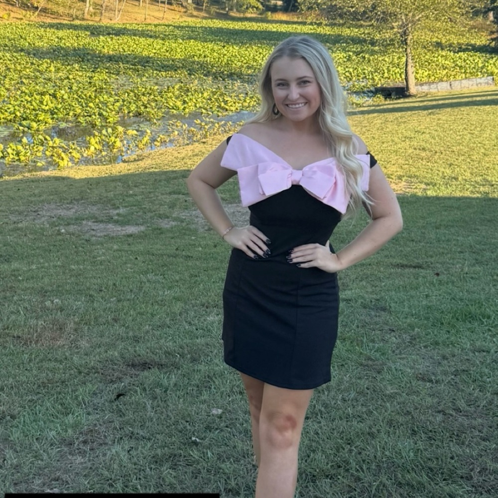 Pink bow;black cocktail dress